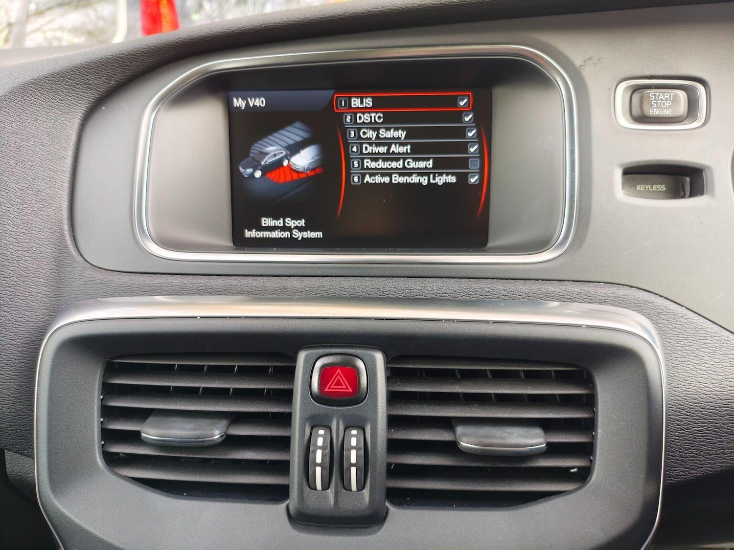 Used Volvo V40 2014 for sale - 77844972: Photo 23