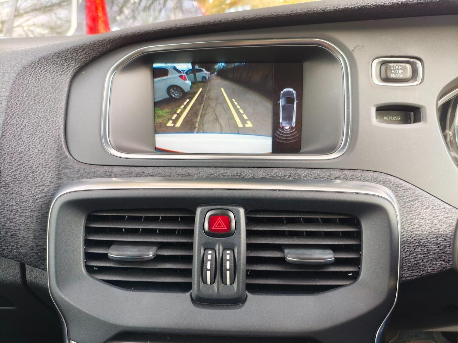 Used Volvo V40 2014 for sale - 77844972: Photo 25