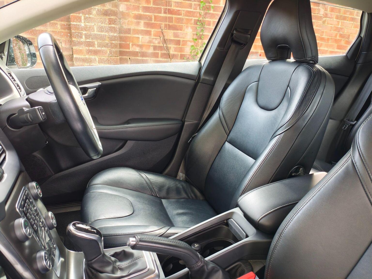 Used Volvo V40 2014 for sale - 77844972: Photo 28