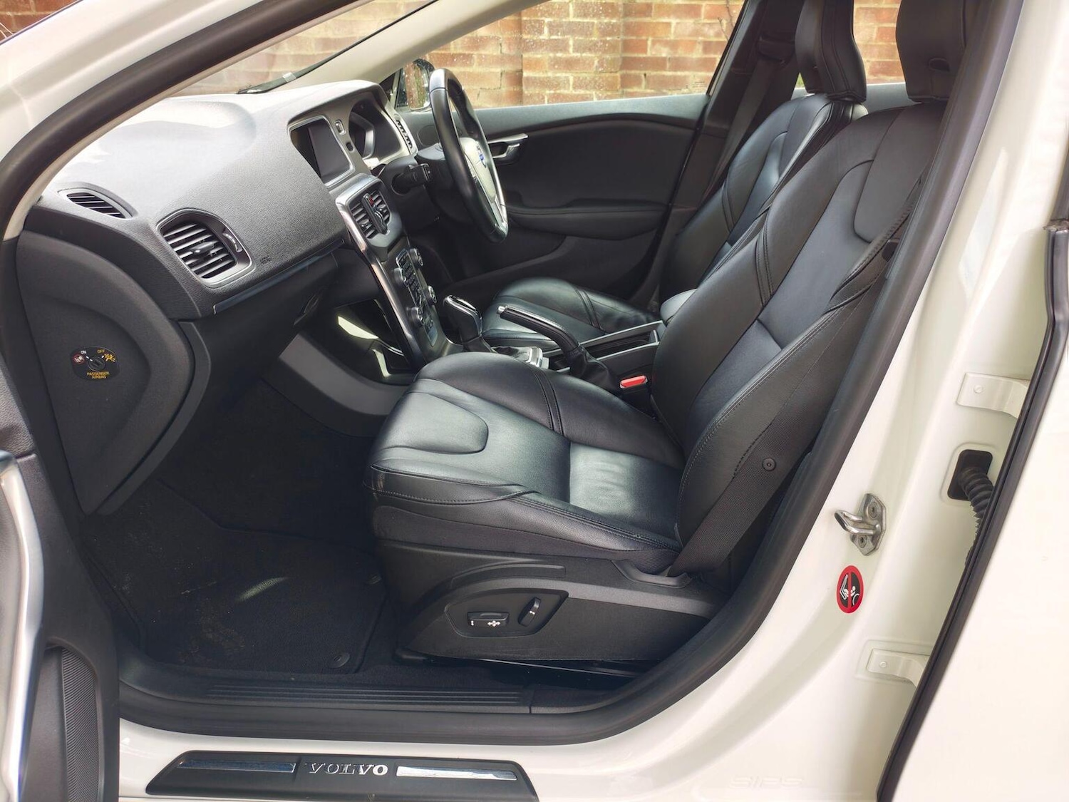 Used Volvo V40 2014 for sale - 77844972: Photo 30