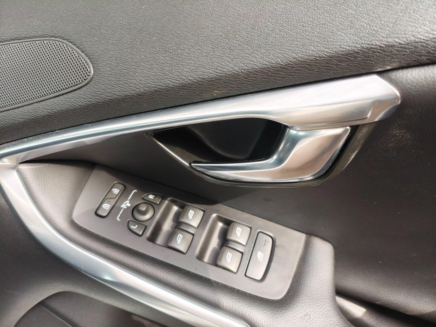 Used Volvo V40 2014 for sale - 77844972: Photo 35