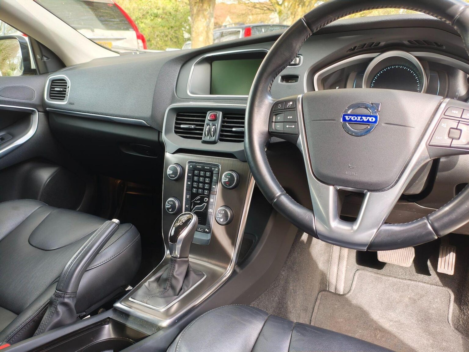 Used Volvo V40 2014 for sale - 77844972: Photo 8