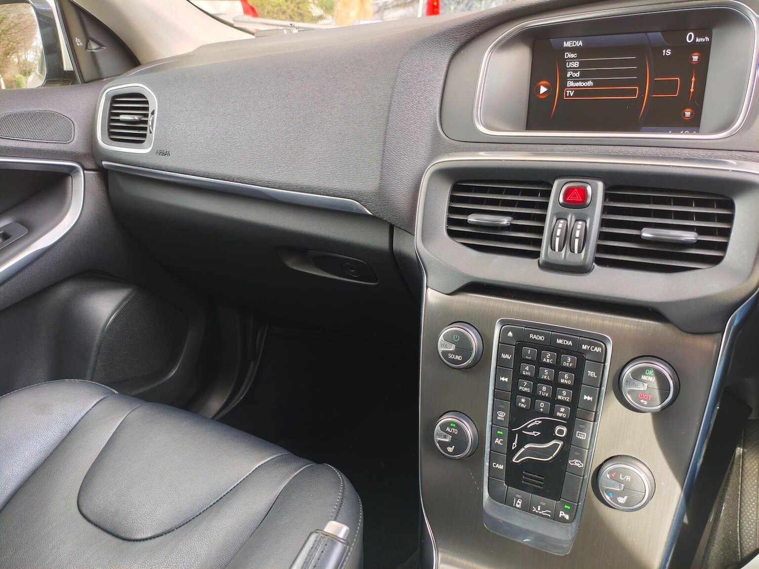 Used Volvo V40 2014 for sale - 77844972: Photo 9