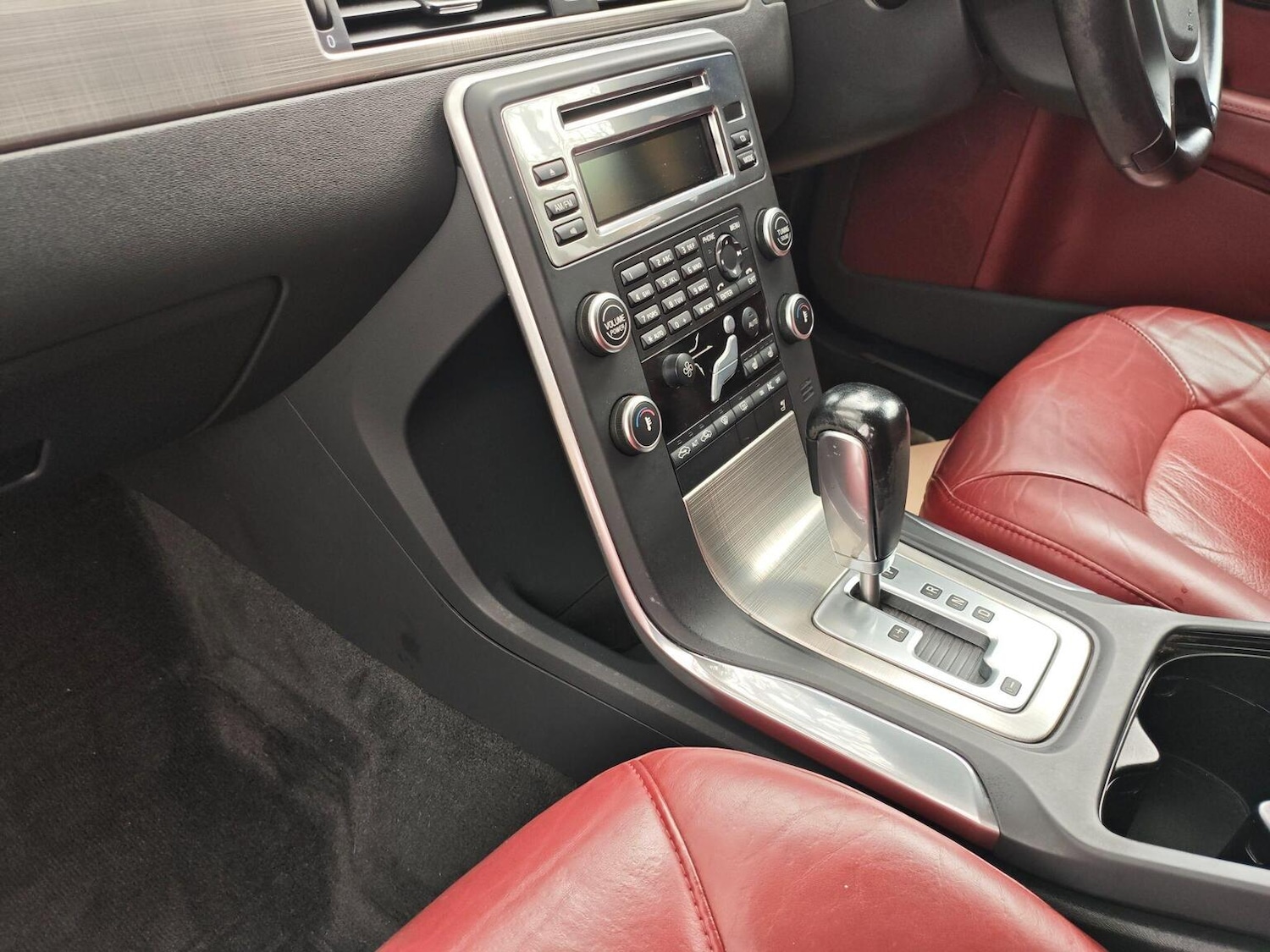 Used Volvo V70 2010 for sale - 77687644: Photo 6