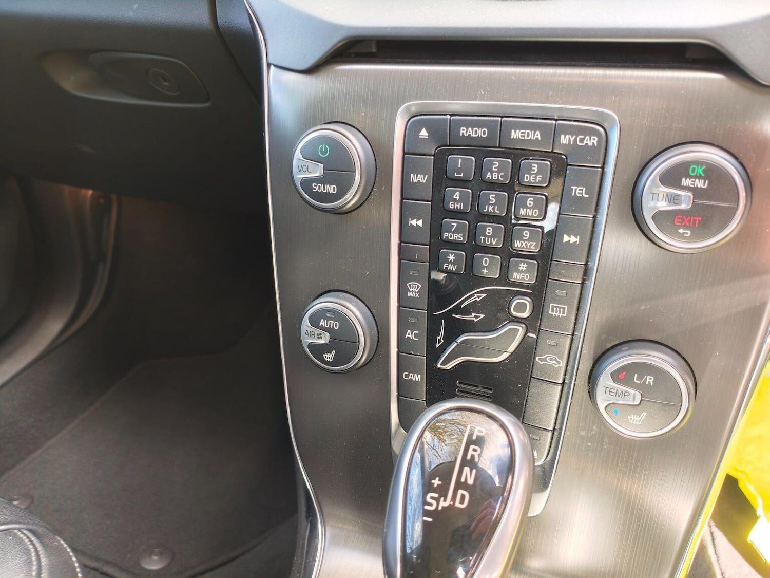 Used Volvo V40 2014 for sale - 77945719: Photo 11