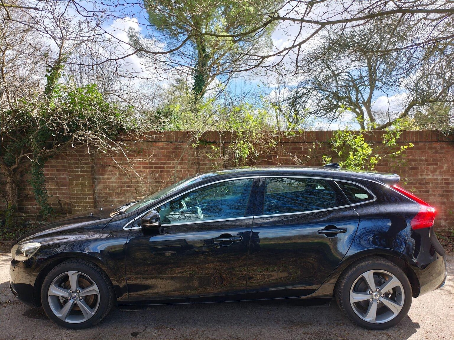 Used Volvo V40 2014 for sale - 77945719: Photo 3
