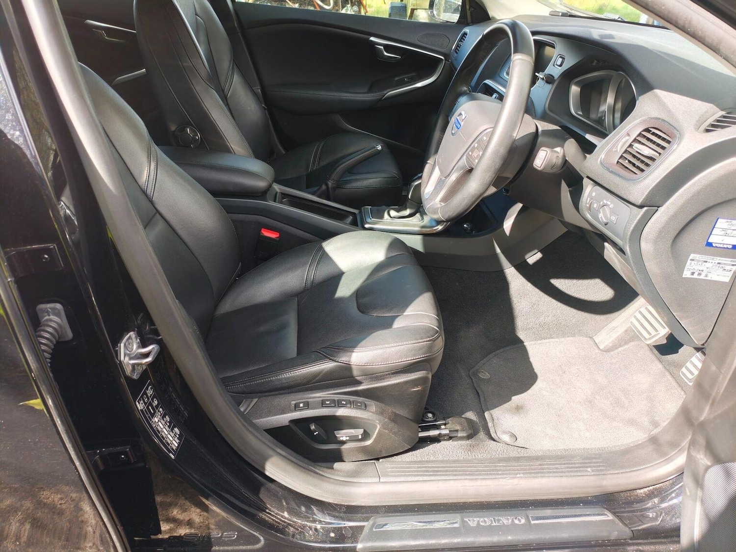 Used Volvo V40 2014 for sale - 77945719: Photo 7