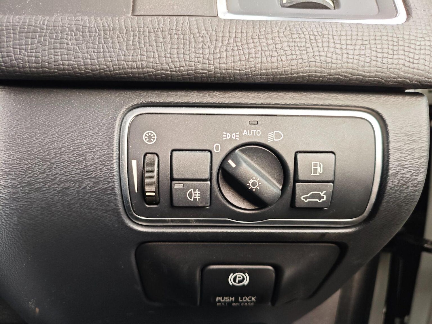 Used Volvo XC60 2014 for sale - 77083309: Photo 16