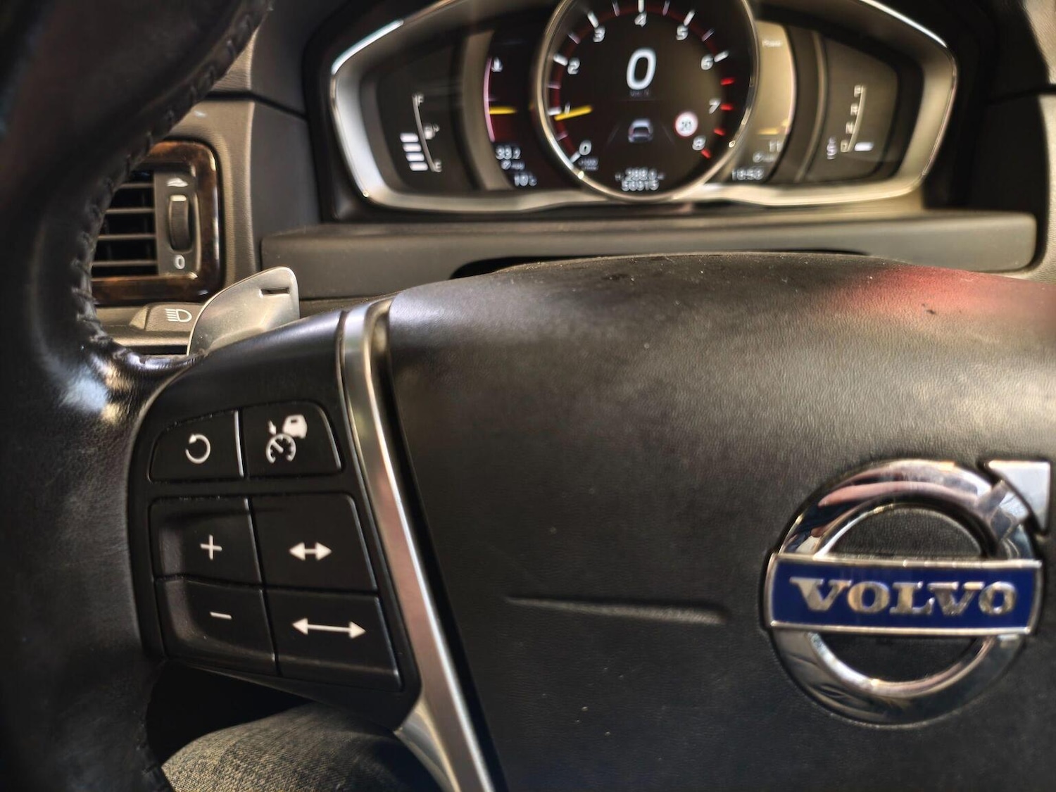 Used Volvo V70 2015 for sale - 77555071: Photo 13