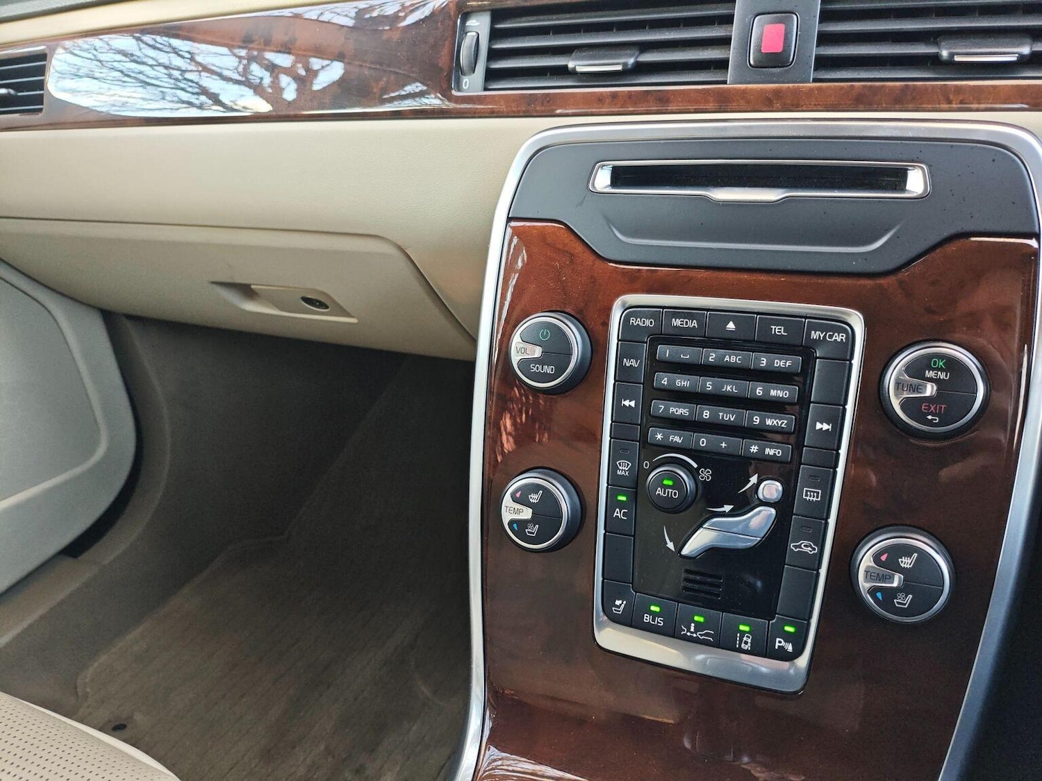 Used Volvo V70 2014 for sale - 76670773: Photo 17