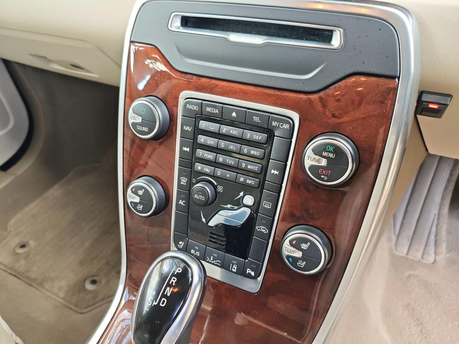 Used Volvo V70 2014 for sale - 76670773: Photo 19