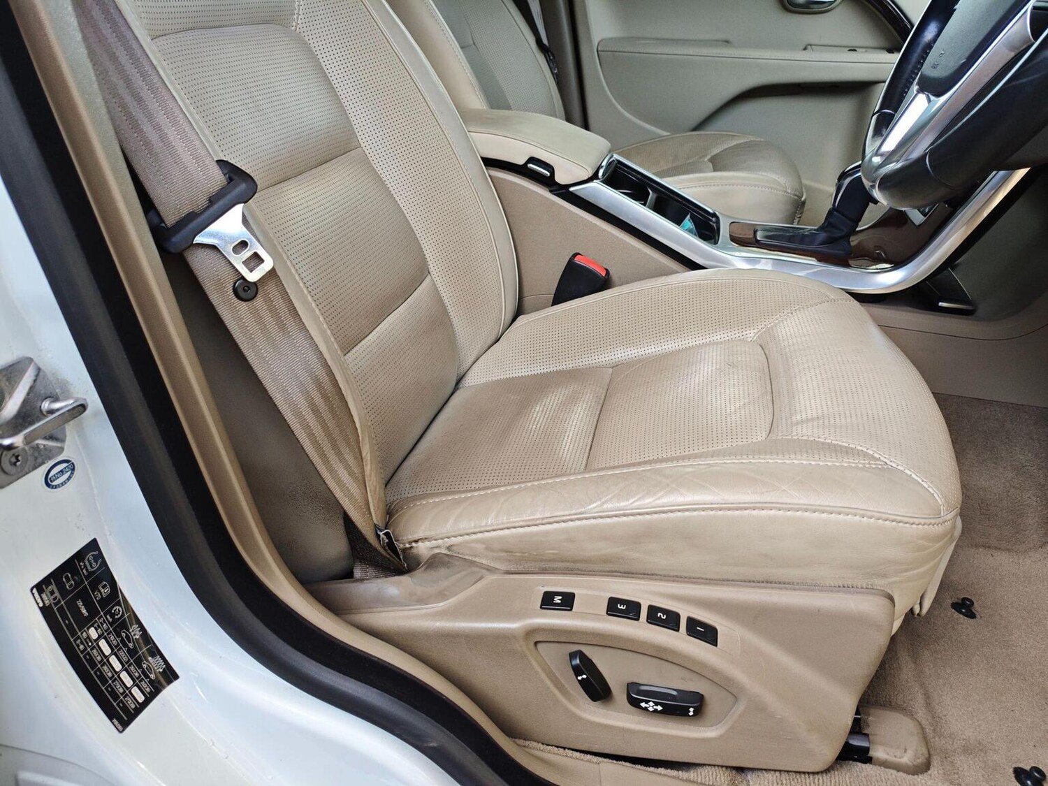 Used Volvo V70 2014 for sale - 76670773: Photo 36