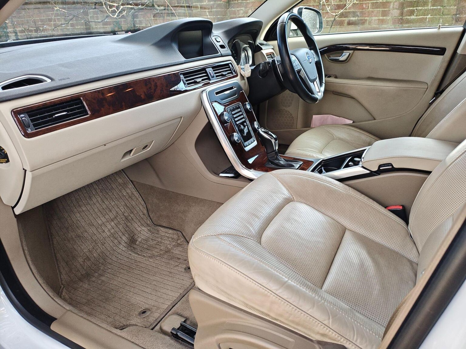 Used Volvo V70 2014 for sale - 76670773: Photo 38