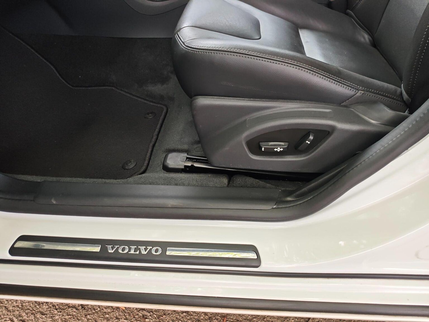 Used Volvo S60 2015 for sale - 78135054: Photo 23