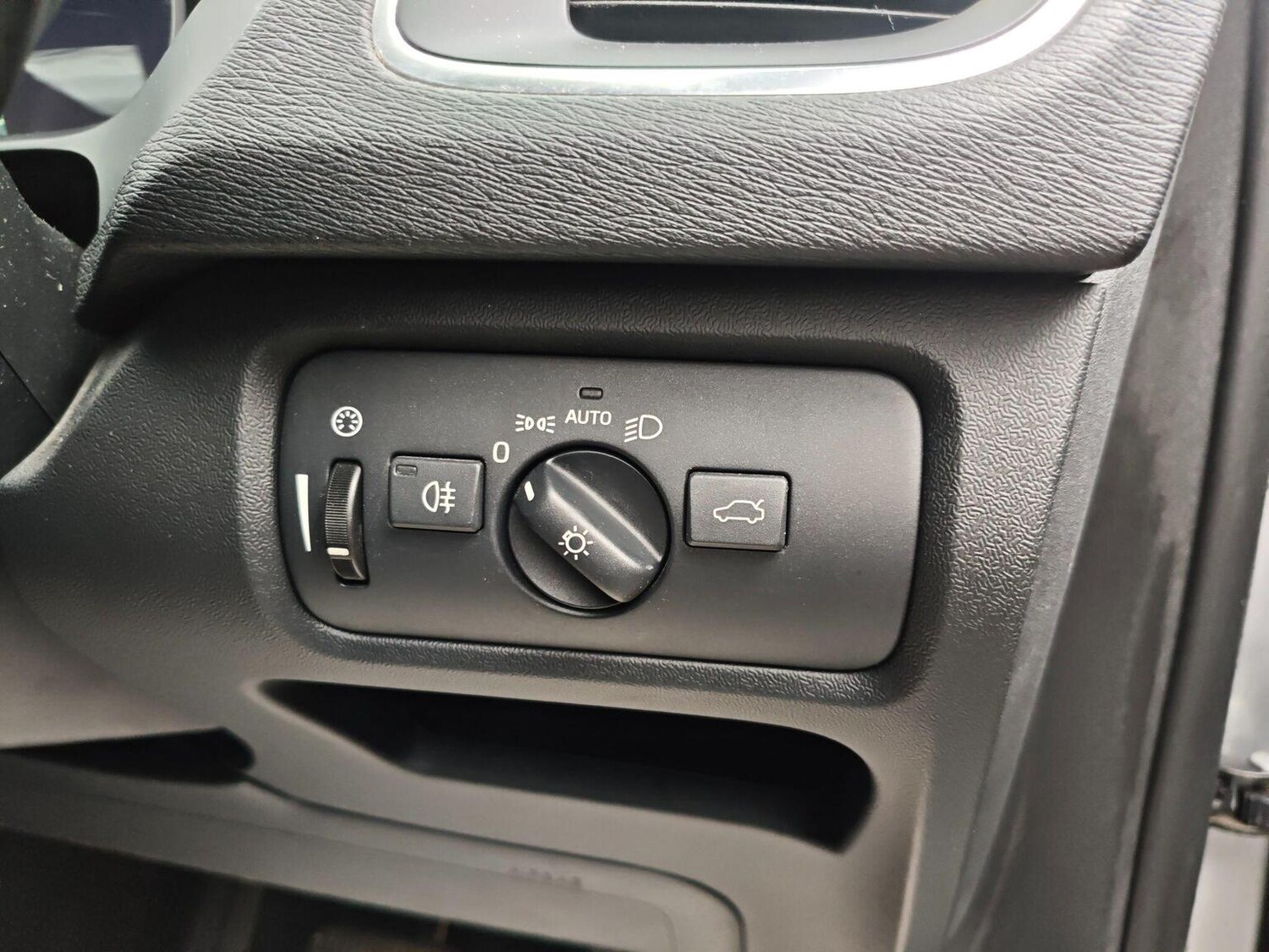 Used Volvo V40 2014 for sale - 77487234: Photo 12