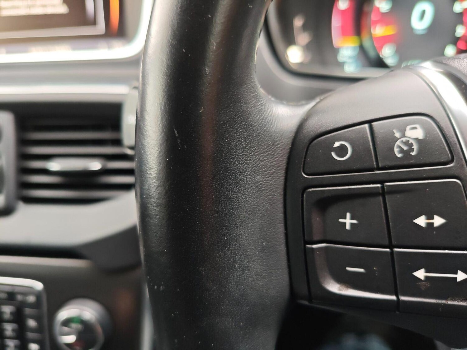 Used Volvo V40 2014 for sale - 77487234: Photo 14