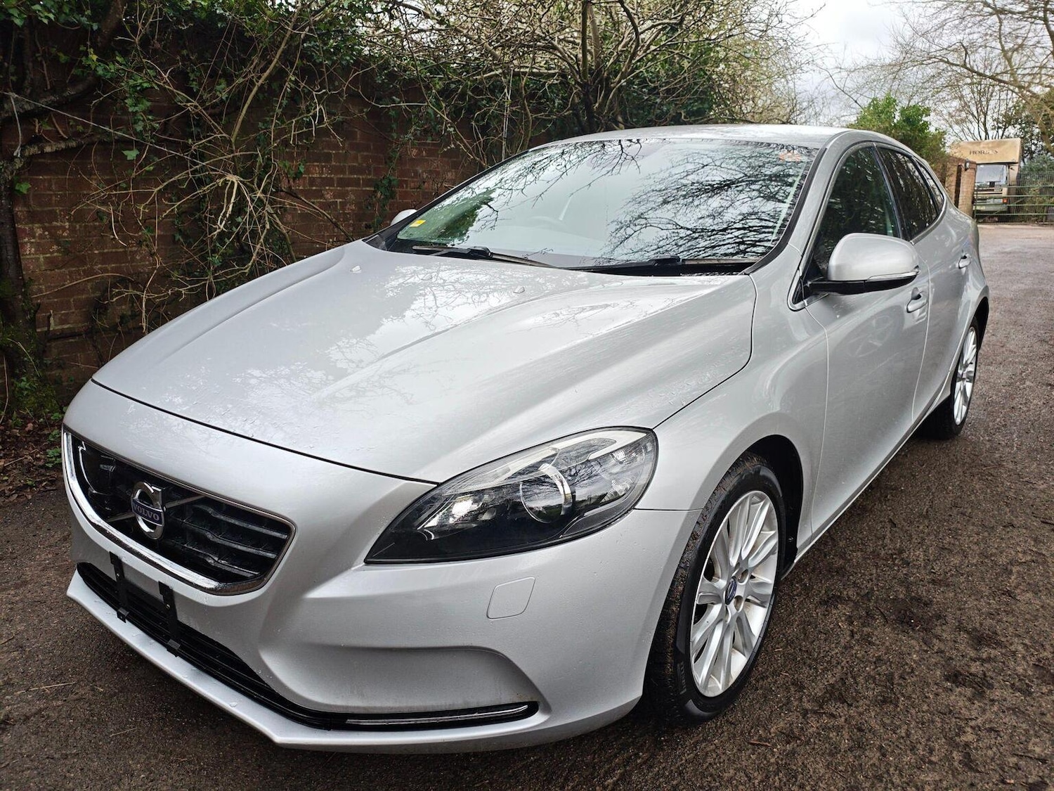 Used Volvo V40 2014 for sale - 77487234: Photo 3