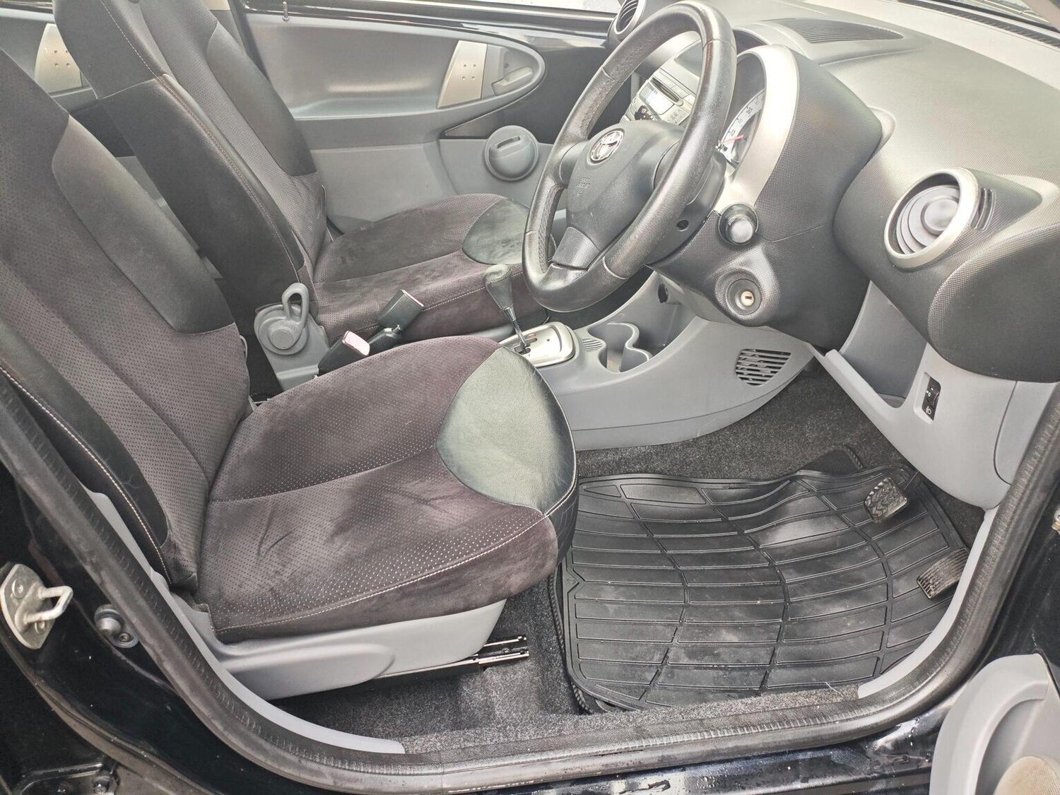 Used Toyota AYGO 2009 for sale - 77336258: Photo 11