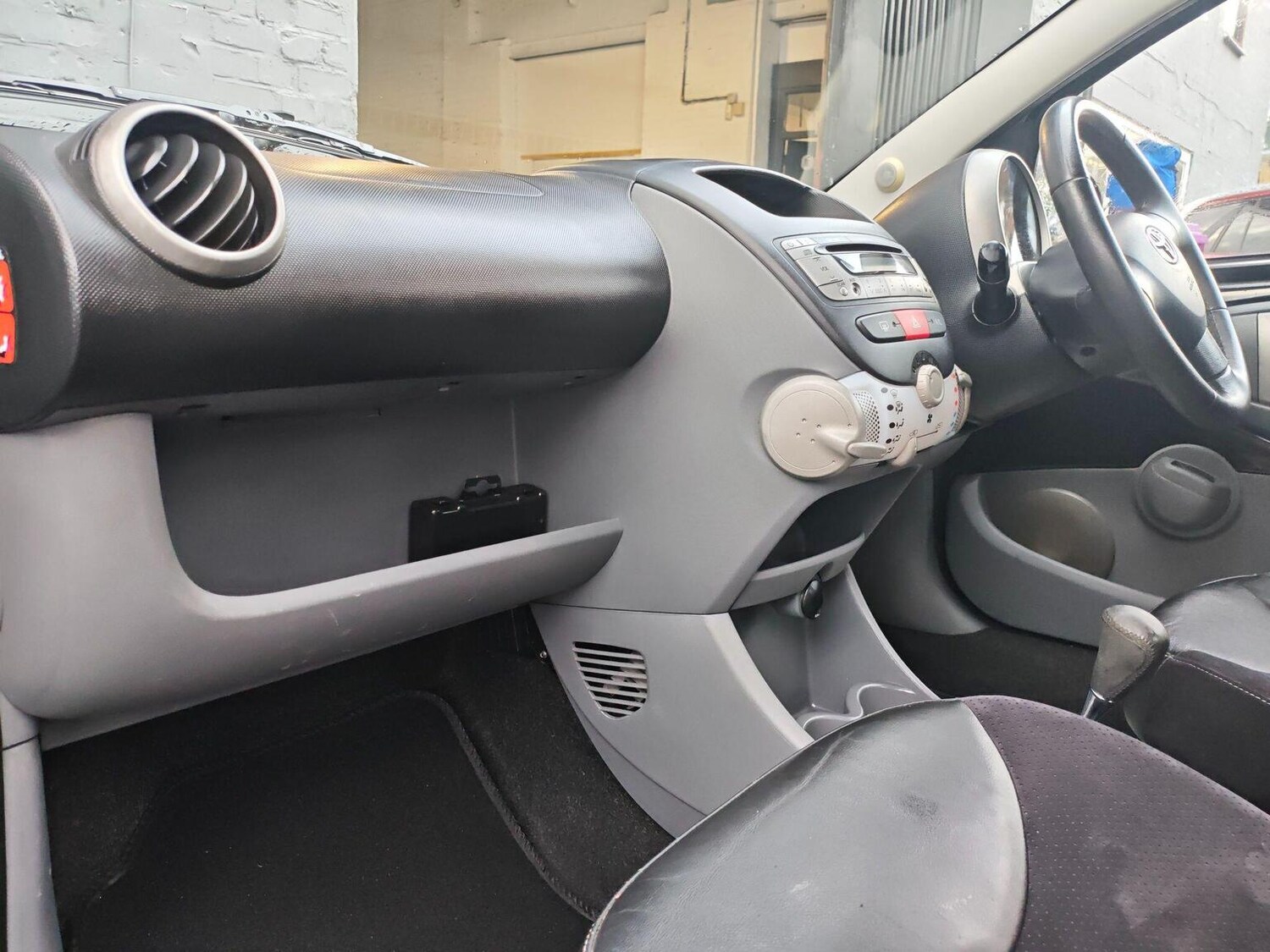 Used Toyota AYGO 2009 for sale - 77336258: Photo 9