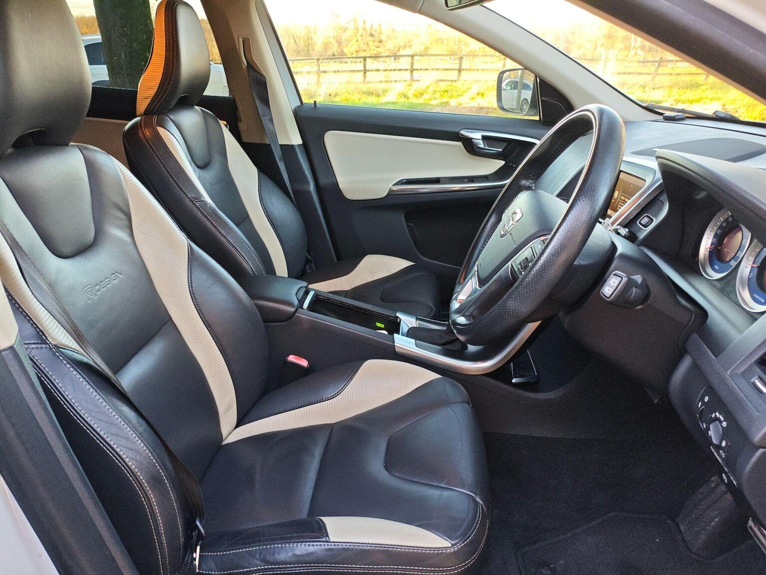 Used Volvo XC60 2013 for sale - 76794810: Photo 10