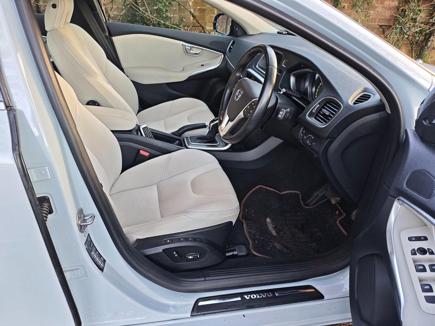 Used Volvo V40 2013 for sale - 77240316: Photo 10