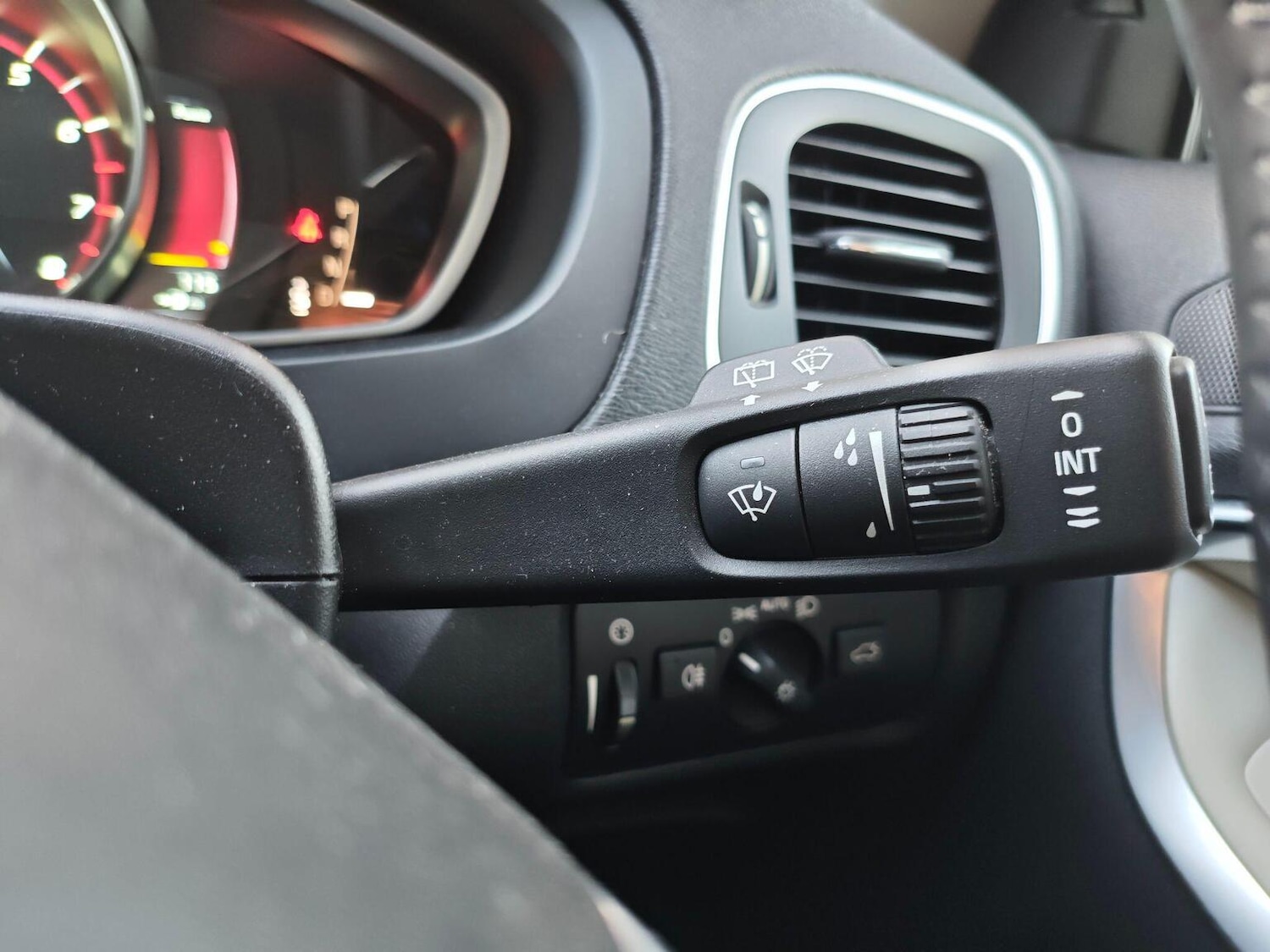 Used Volvo V40 2013 for sale - 77240316: Photo 13