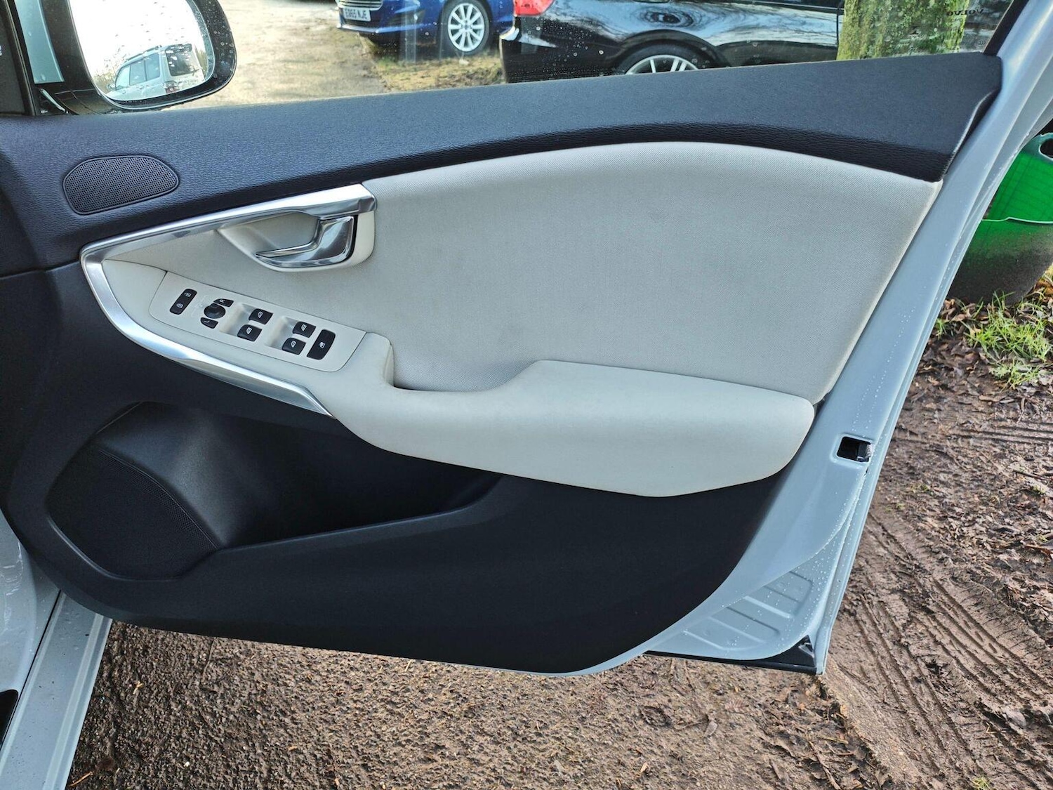 Used Volvo V40 2013 for sale - 77240316: Photo 16