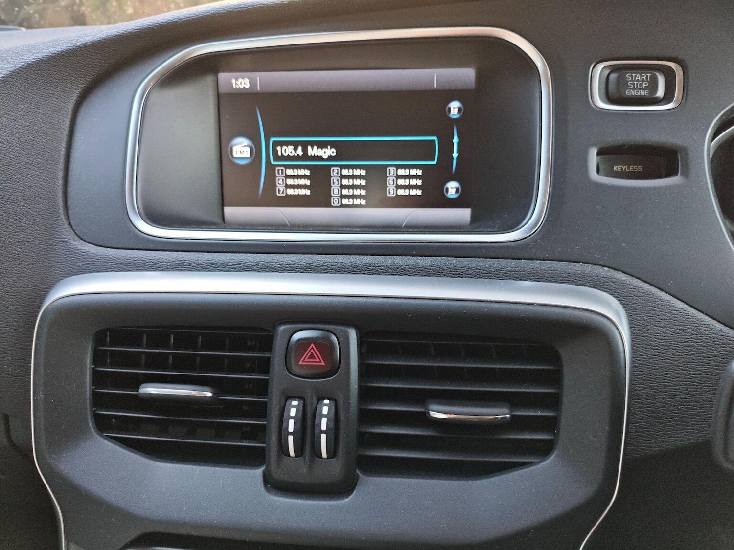 Used Volvo V40 2013 for sale - 77240316: Photo 23