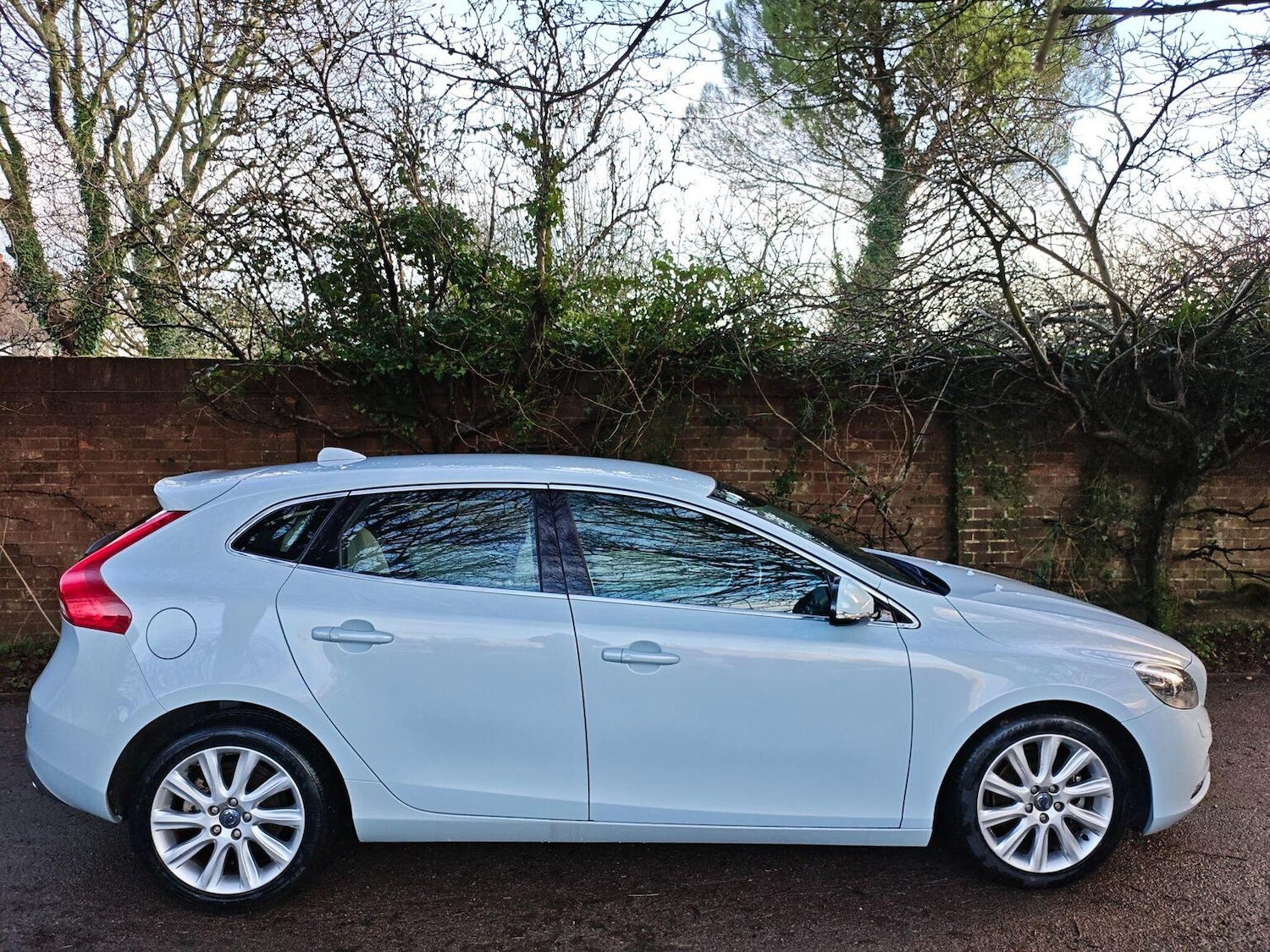 Used Volvo V40 2013 for sale - 77240316: Photo 5
