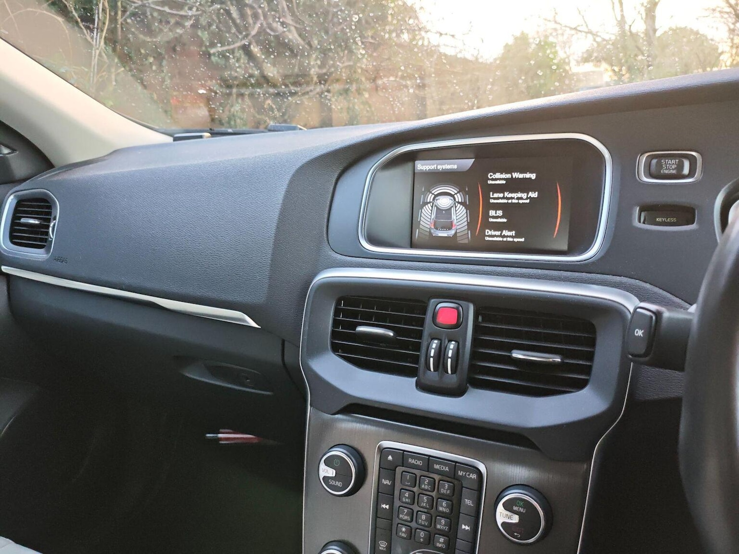 Used Volvo V40 2013 for sale - 77240316: Photo 8