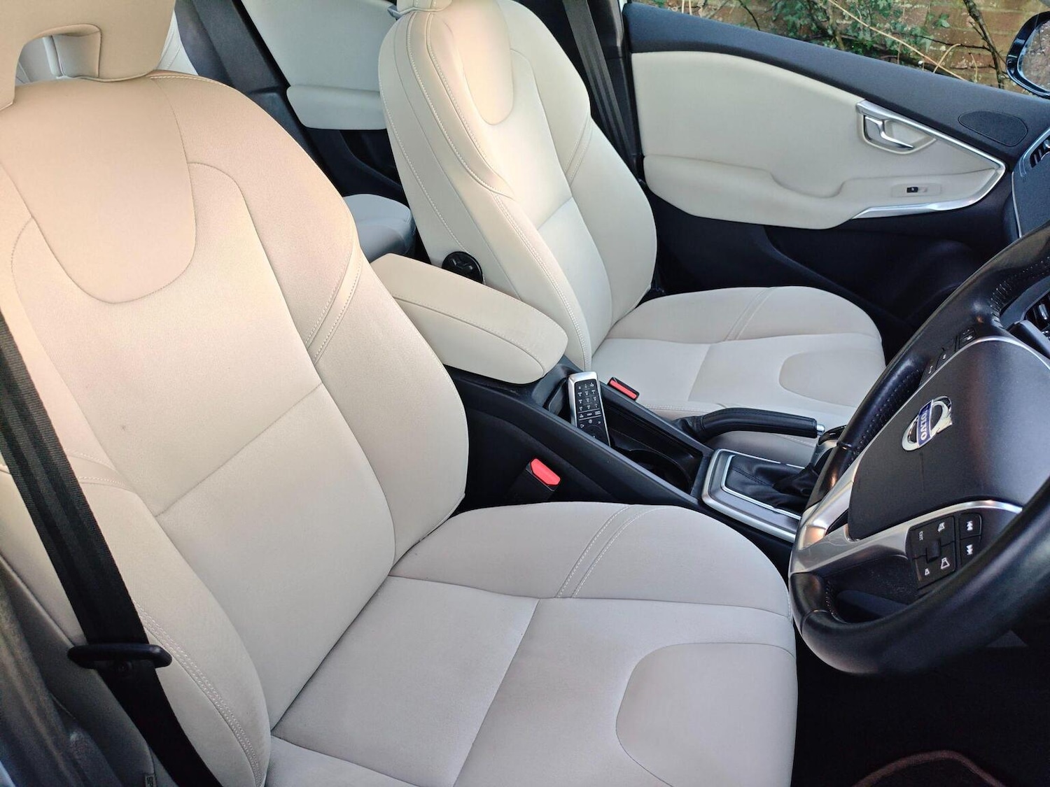 Used Volvo V40 2013 for sale - 77240316: Photo 9