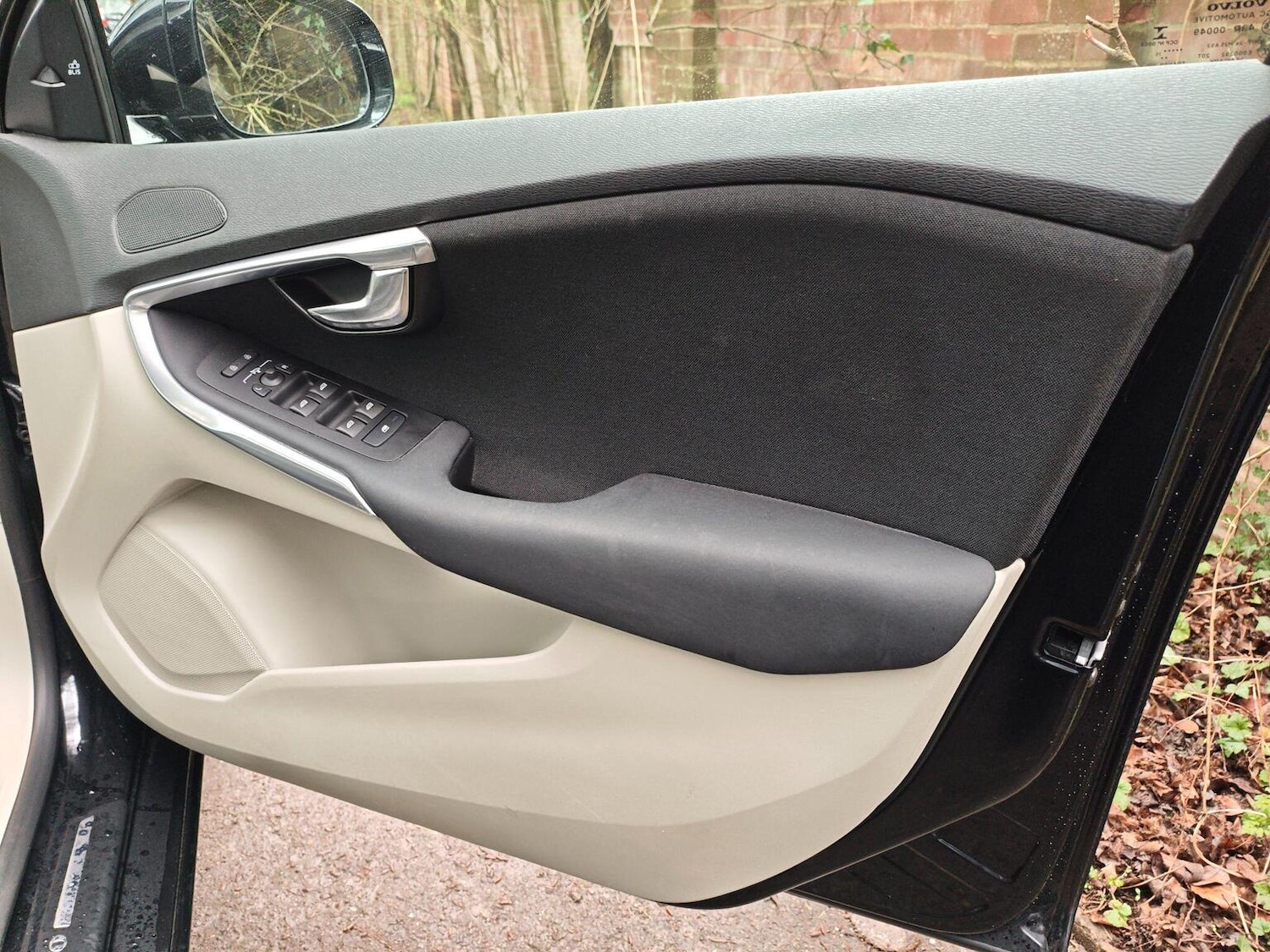 Used Volvo V40 2015 for sale - 77798597: Photo 15