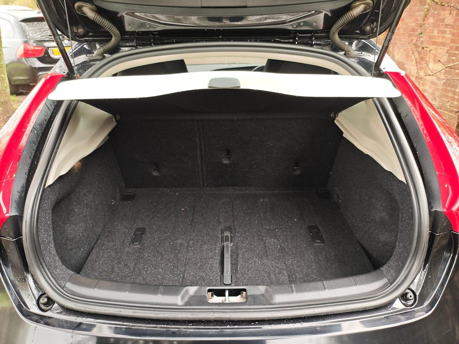 Used Volvo V40 2015 for sale - 77798597: Photo 25