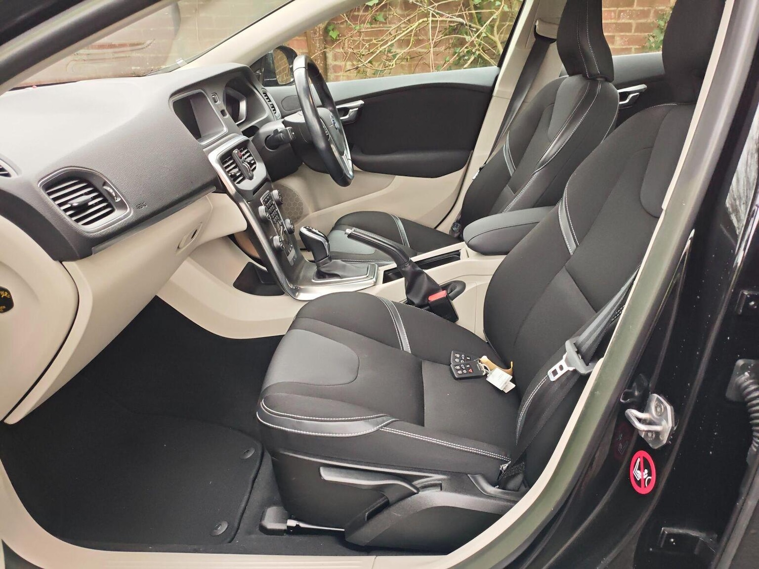 Used Volvo V40 2015 for sale - 77798597: Photo 28