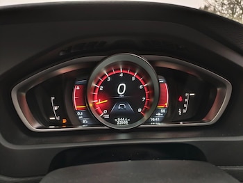 Used Volvo V40 2015 for sale - 77798597: Photo