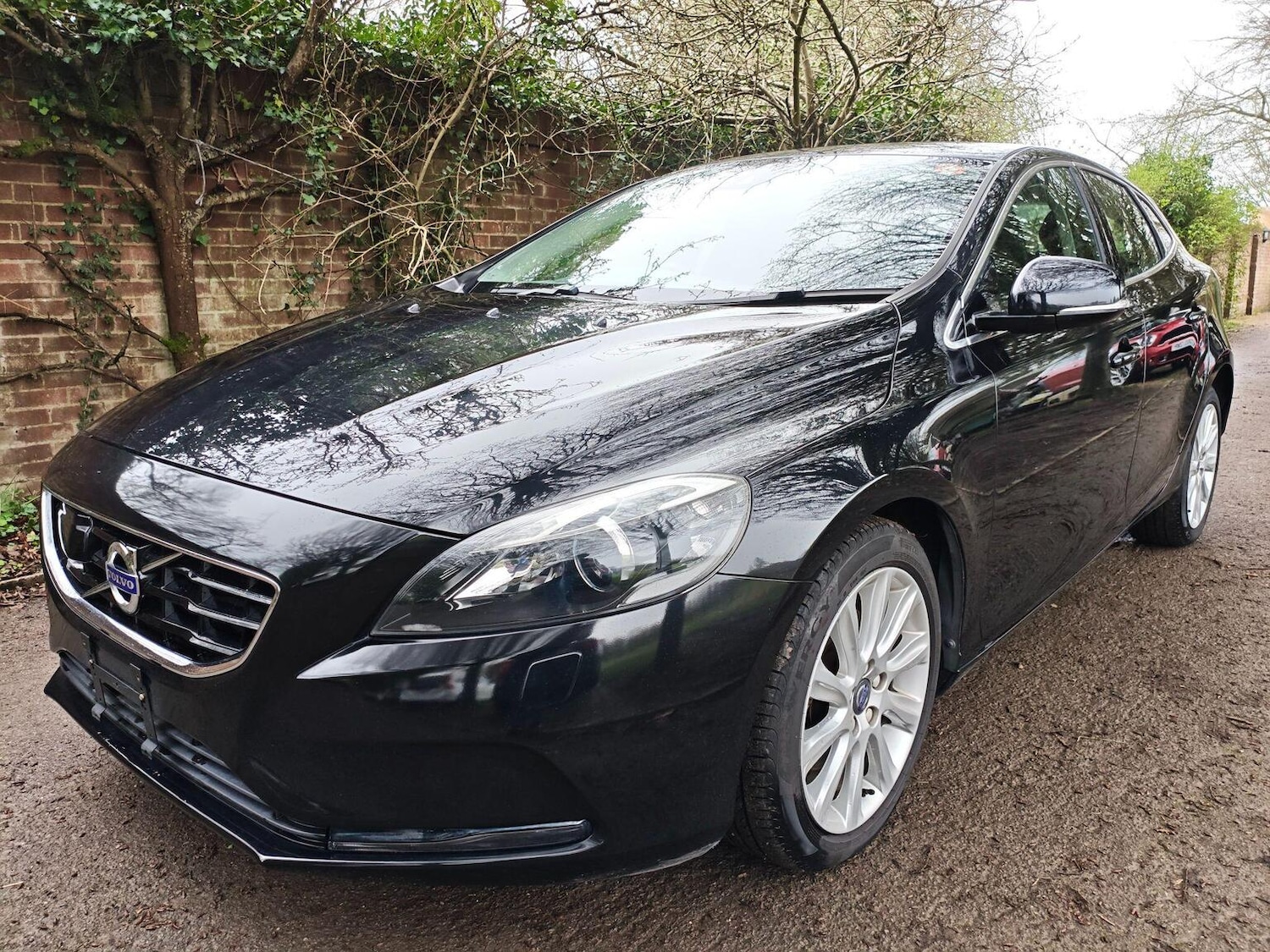 Used Volvo V40 2015 for sale - 77798597: Photo 4