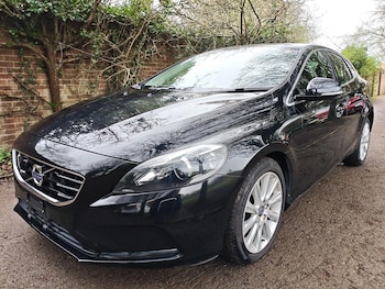 Used Volvo V40 2015 for sale - 77798597: Photo