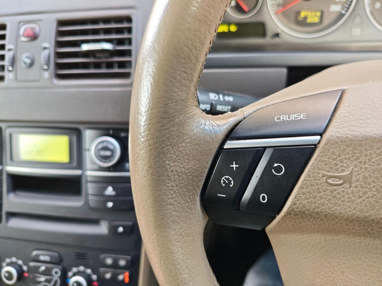 Used Volvo XC90 2010 for sale - 77470227: Photo 17