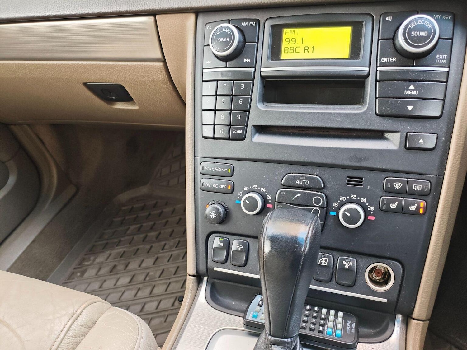 Used Volvo XC90 2010 for sale - 77470227: Photo 41