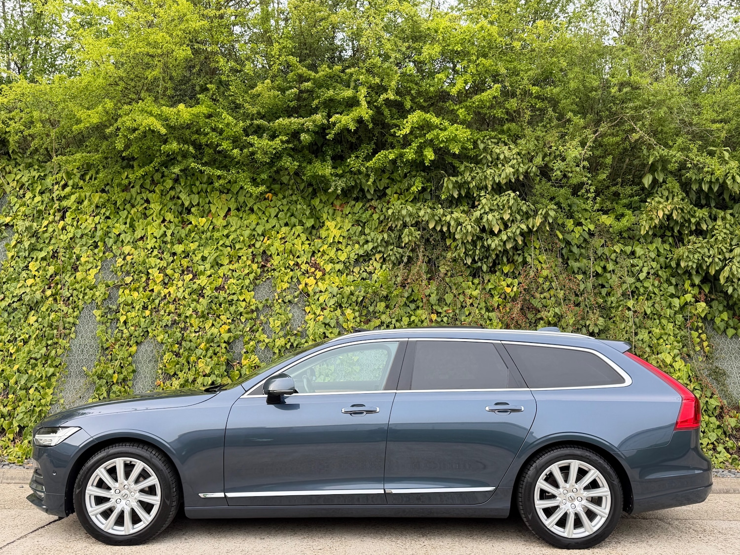 Used Volvo V90 2018 for sale - 78207063: Photo 2