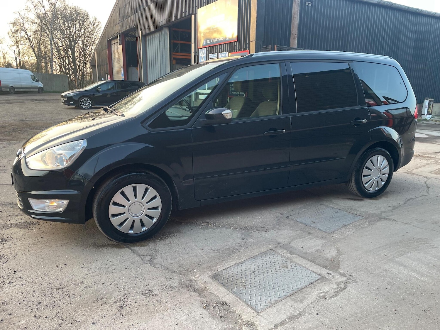Used Ford Galaxy 2015 for sale - 78043797: Photo 2