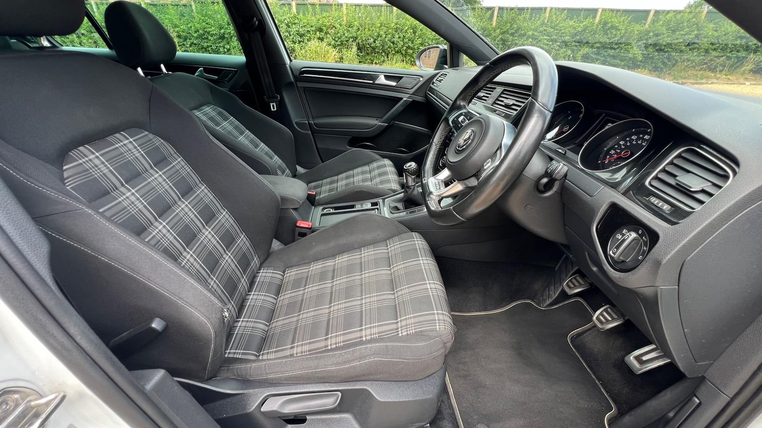 Used Volkswagen Golf 2017 for sale - 77971861: Photo 10