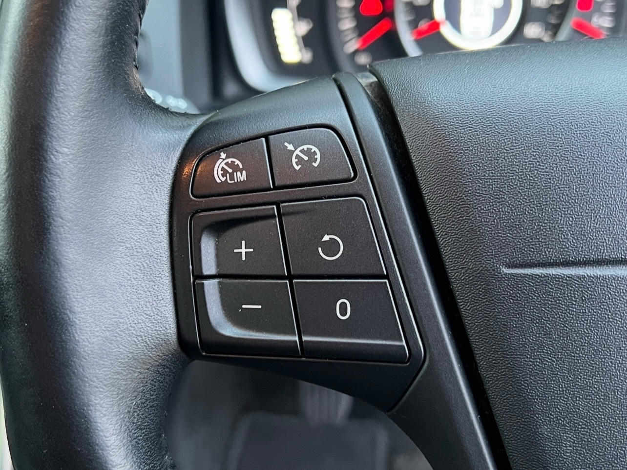 Used Volvo V60 2015 for sale - 78103551: Photo 13