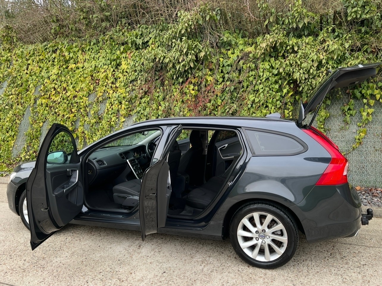 Used Volvo V60 2015 for sale - 78103551: Photo 16