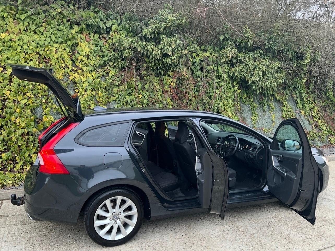 Used Volvo V60 2015 for sale - 78103551: Photo 17