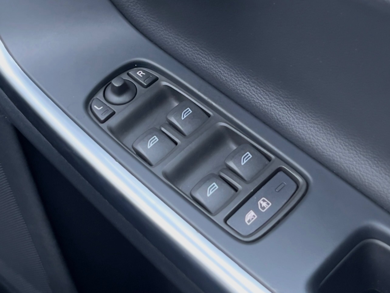 Used Volvo V60 2015 for sale - 78103551: Photo 22