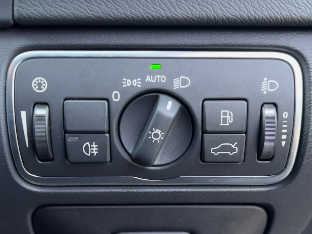 Used Volvo V60 2015 for sale - 78103551: Photo 25