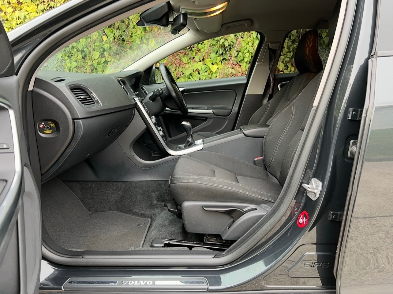 Used Volvo V60 2015 for sale - 78103551: Photo 4