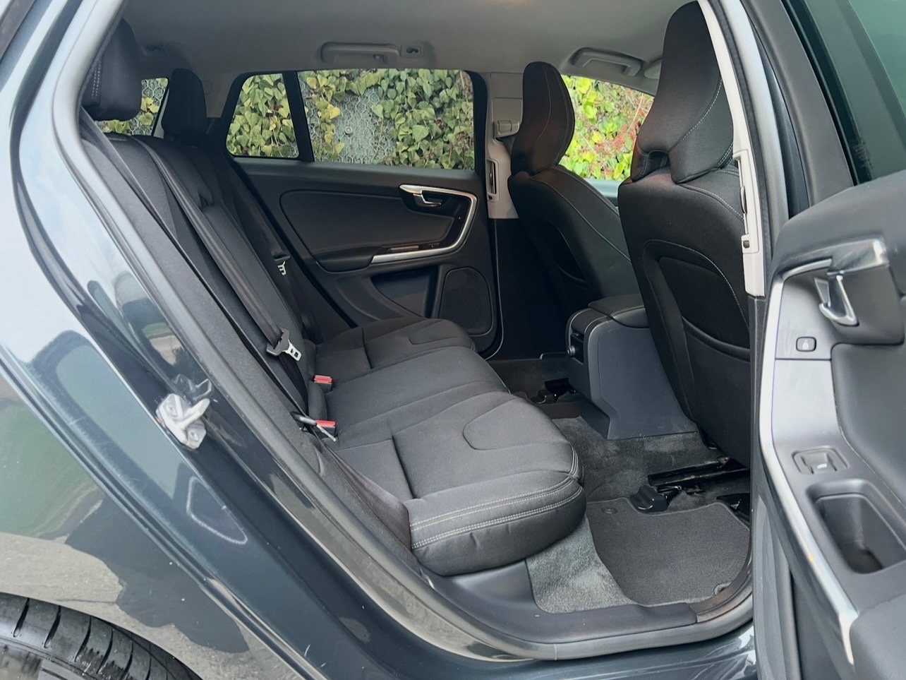 Used Volvo V60 2015 for sale - 78103551: Photo 8