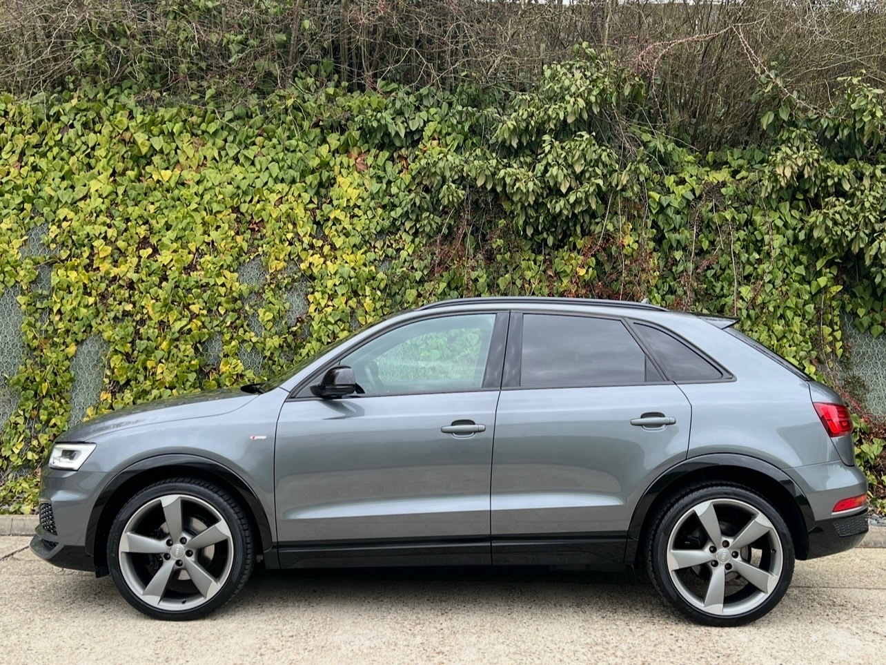 Used Audi Q3 2017 for sale - 78103552: Photo 3